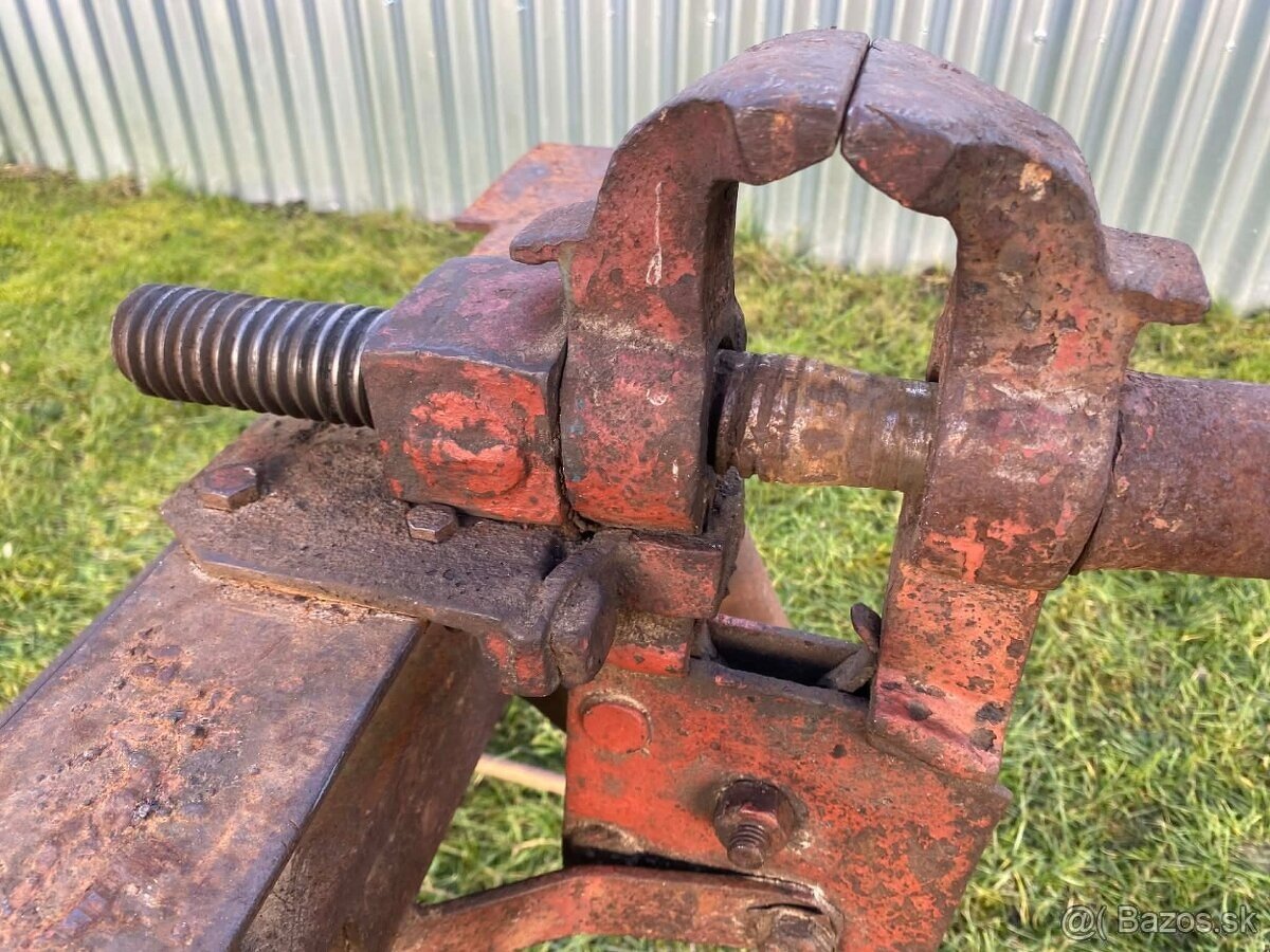 Kováčsky zverák - 14