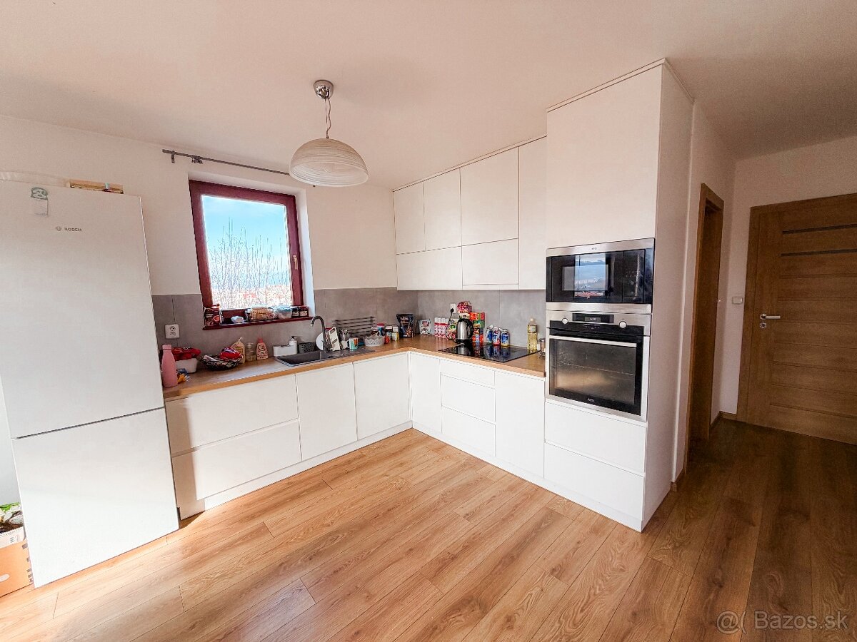 Priestranný dom s veľkorysým pozemkom - 14