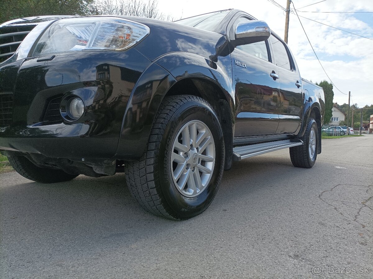 toyota Hilux 3.0 4x4 manuál - 14