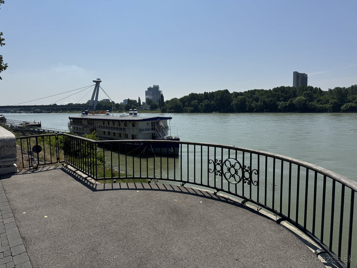 Prenájom samostatného kancelárskeho traktu 407 m² pri nábrež - 14