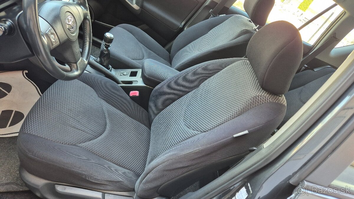 Toyota RAV4 2.2 D-4D 135 Base dovoz Taliansko - 14