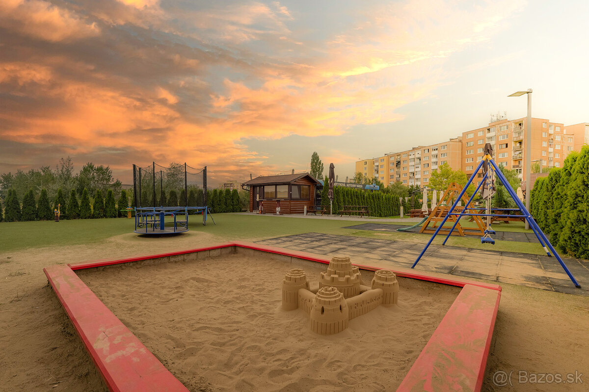 Podnikateľská budova s veľkorysým pozemkom - 14