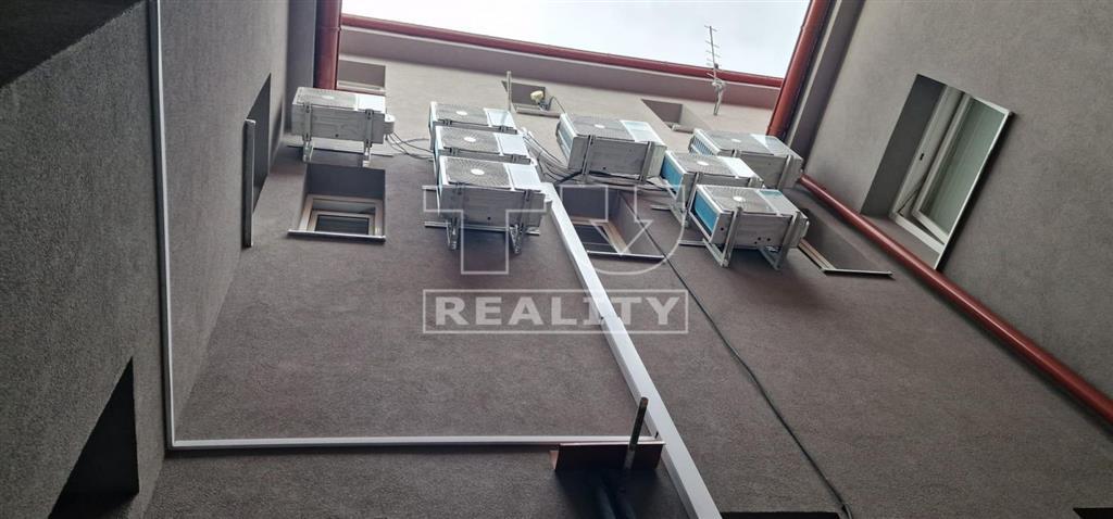 Administratívna budova v centre mesta - 14