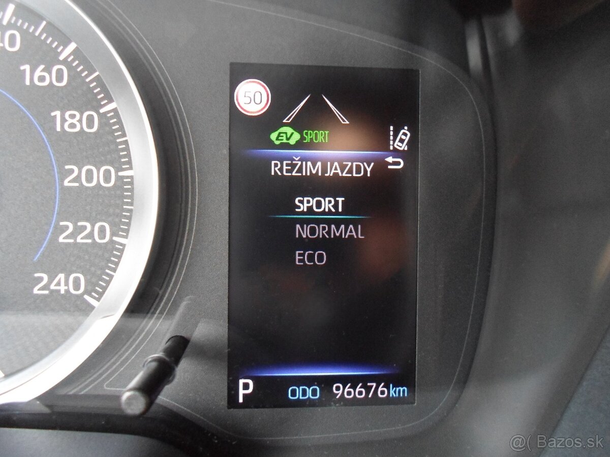 Toyota Corolla Combi 1.8 Hybrid e-CVT automat,kamera,navi,te - 14