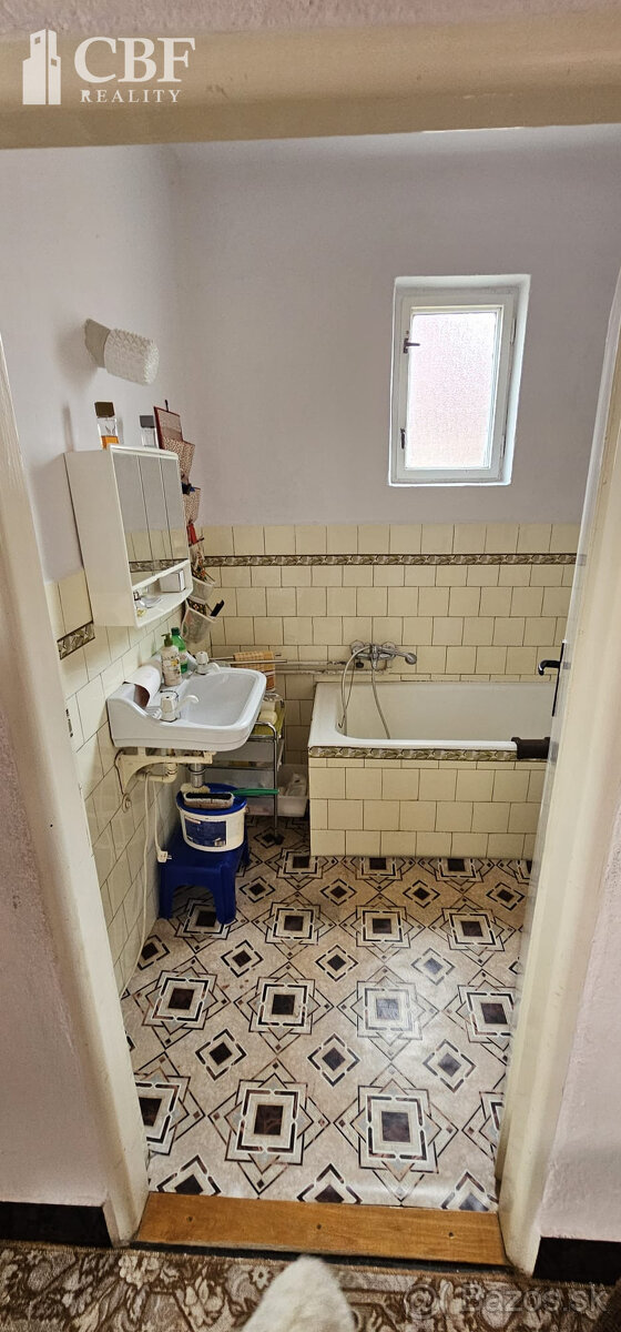 Znížená cena NA PREDAJ RODINNÝ DOM, NADABULA - 14