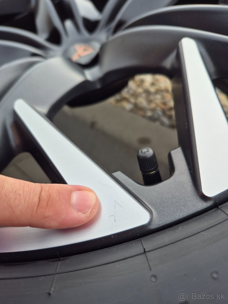 Predam - CUPRA Hadron 20" + Pirelli 255/40R20 - 14