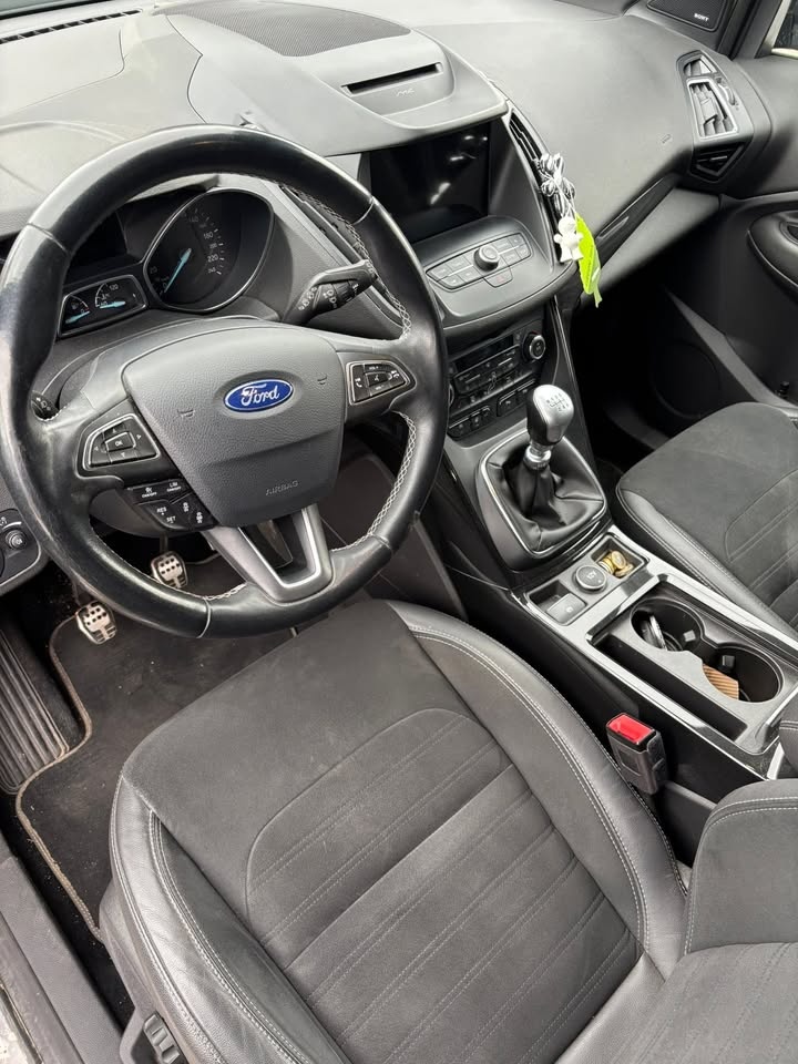 Ford Kuga ST Line - 14