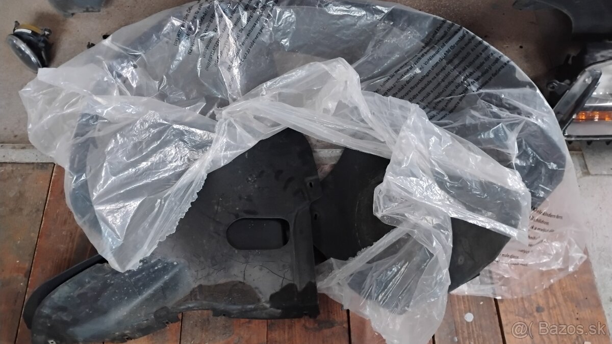 Predny naraznik touran cross - 14