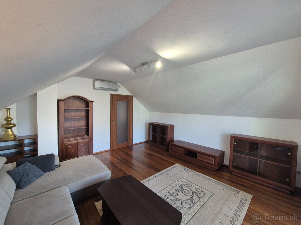 Útulný rodinný dom v lukratívnej lokalite Grot - 14