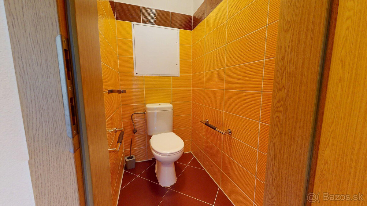 Priestranný, kompletne zariadený 2-izb. byt v staršej novost - 14
