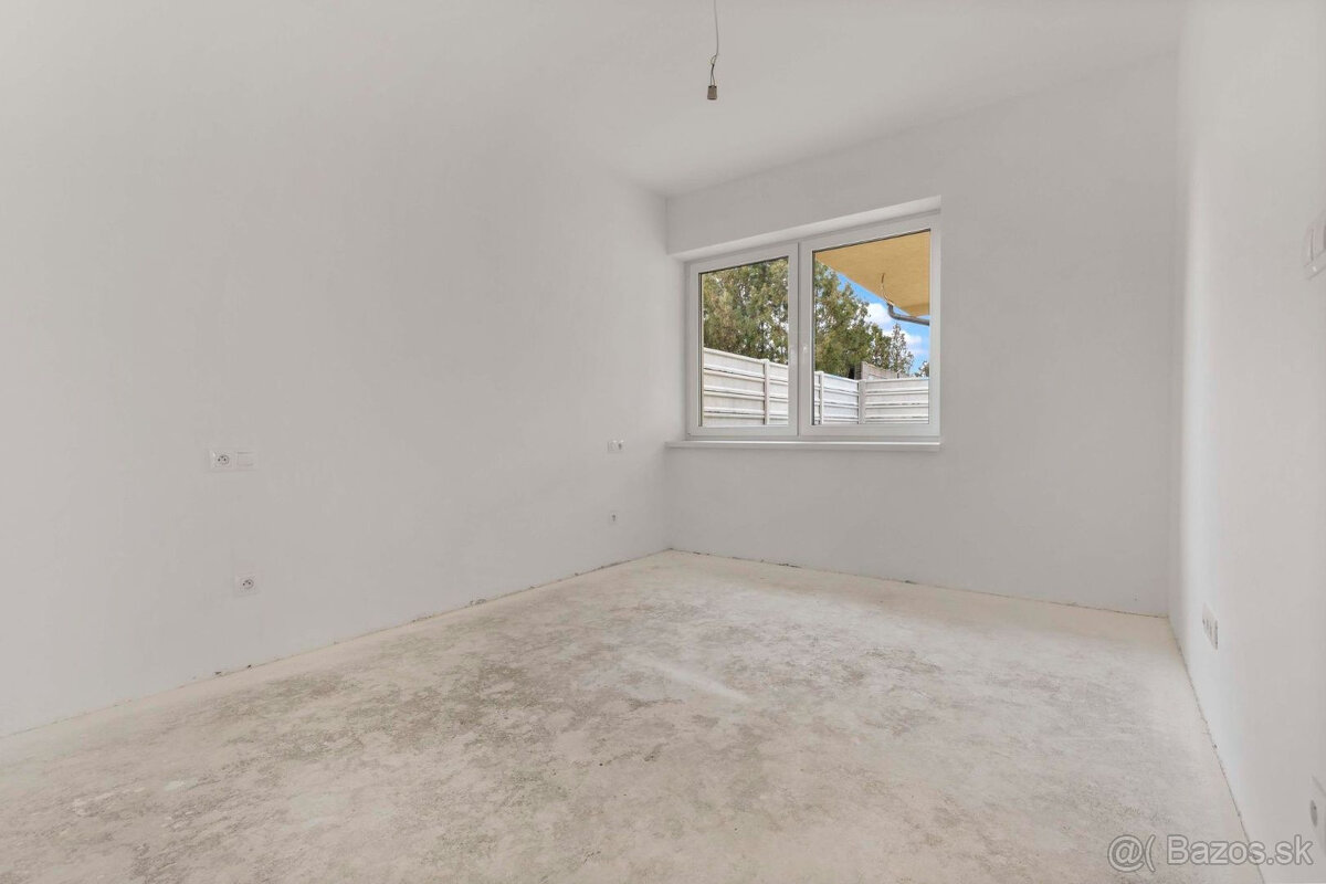 Rodinný dom s dvomi 3 izbovými bytovými jednotkami so záhrad - 14