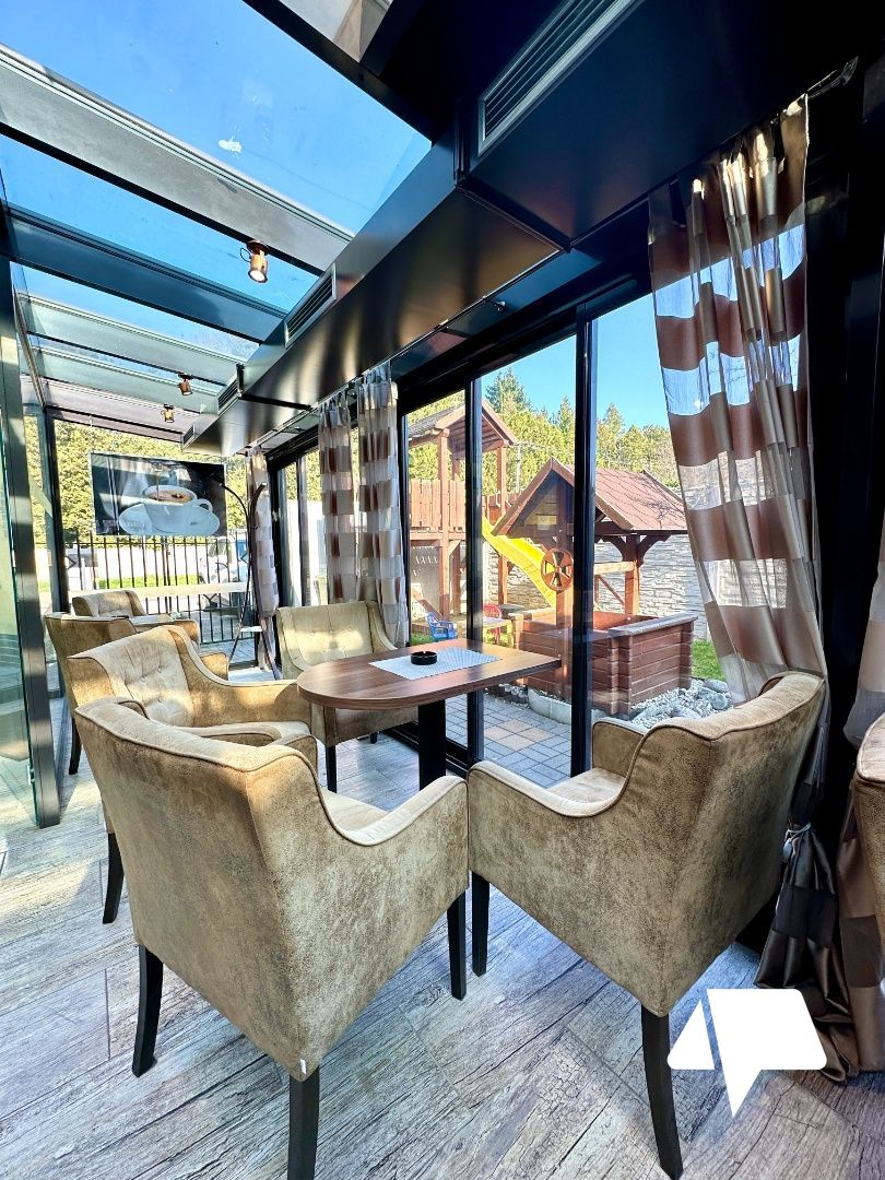 Predaj zabehnutá reštaurácia s veľkým 1- izb. bytom Zlaté Mo - 14