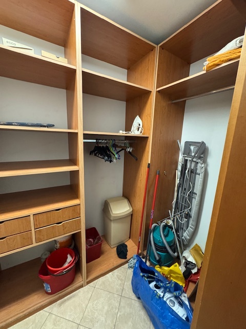 Veľký 3-izbový byt (pôvodne 4-izb.) s parkingom, BA I - 14