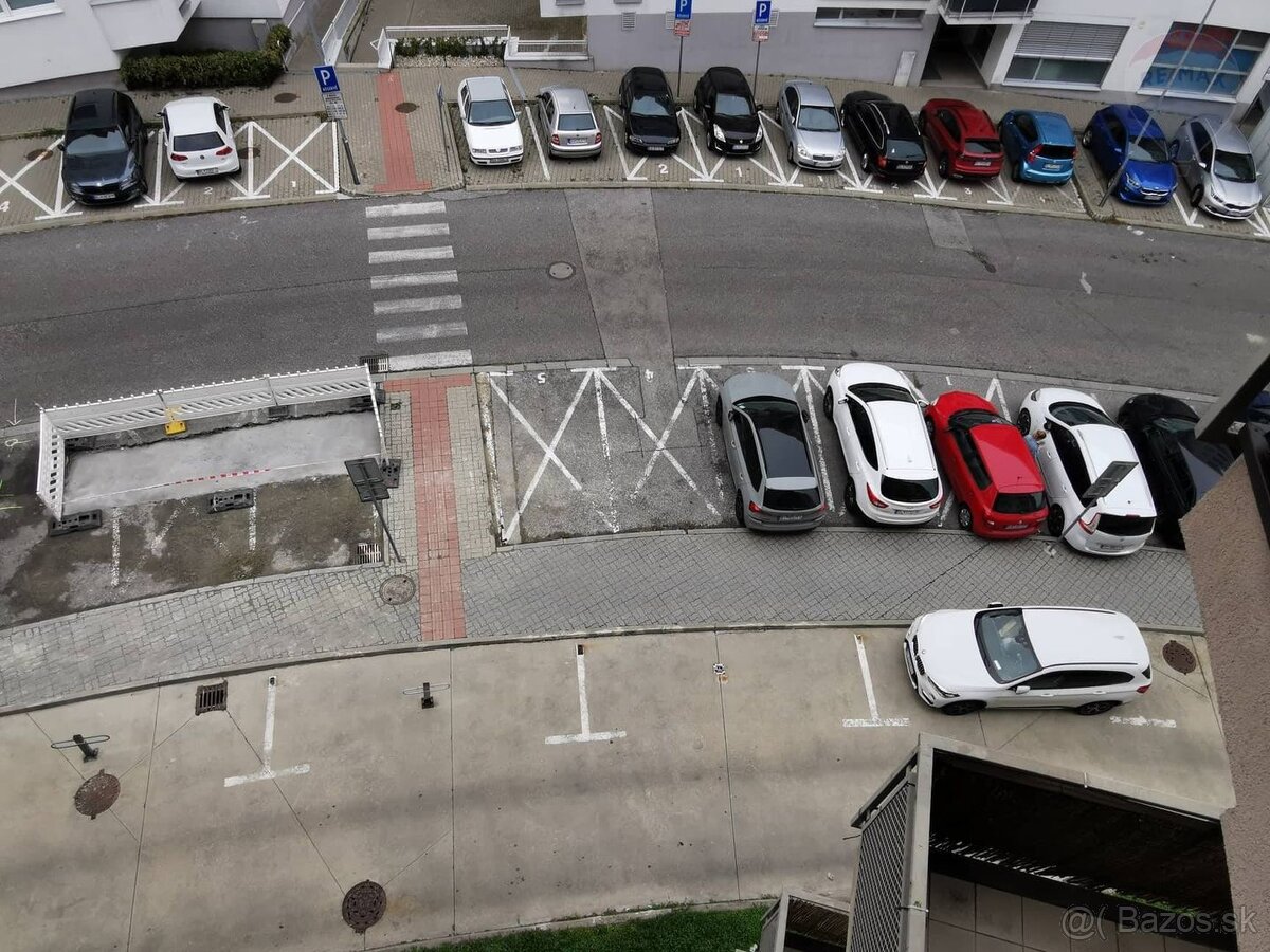 Prenájom priestranného 1 izb. bytu (62 m2) v novostavbe na K - 14