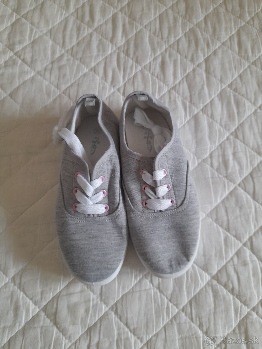 Tenisky, hálovky a šľapky - 14