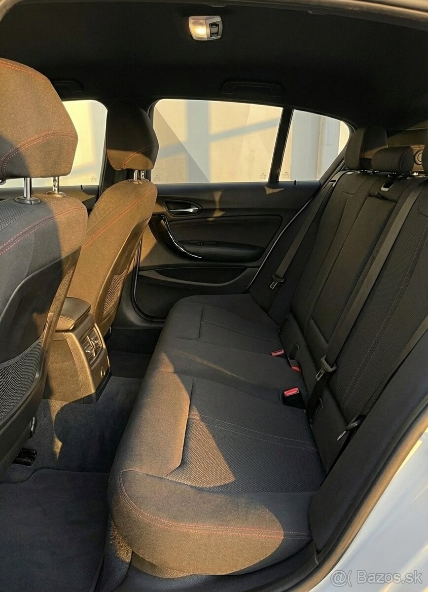 BMW rad 1 118i 2018 Sport line Shadow AT - 14