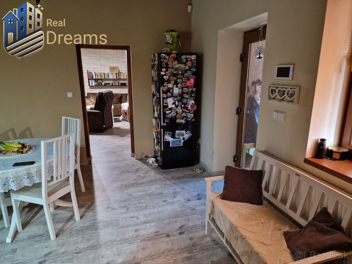 Krásny rodinný dom s rozľahlým pozemkom - 14