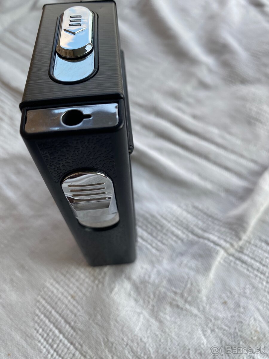 Puzdro na cigarety so zapalovačom - 14