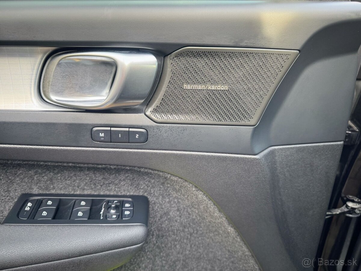 Volvo XC40, B3 AUT PLUS BLACK EDITION , DPH , 2/2026, 900km - 14