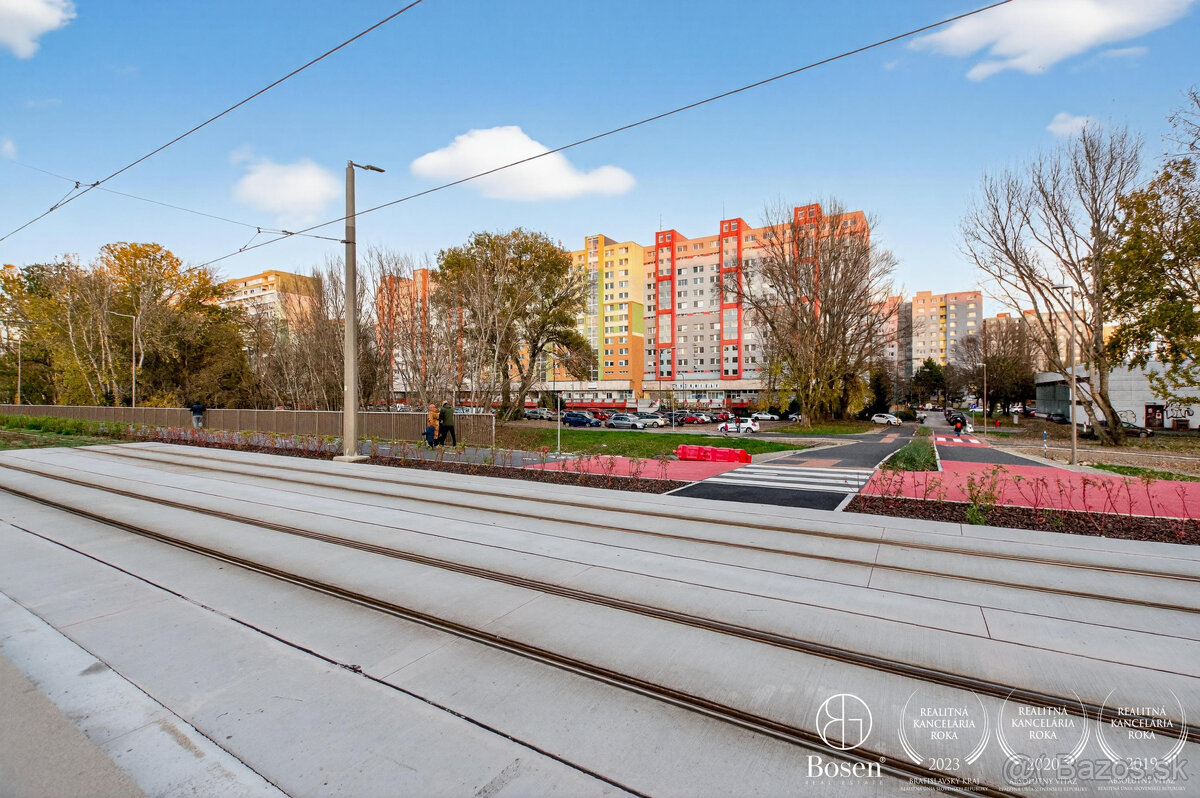 BOSEN | Na predaj zariadená garsónka s loggiou Rovniankova u - 14