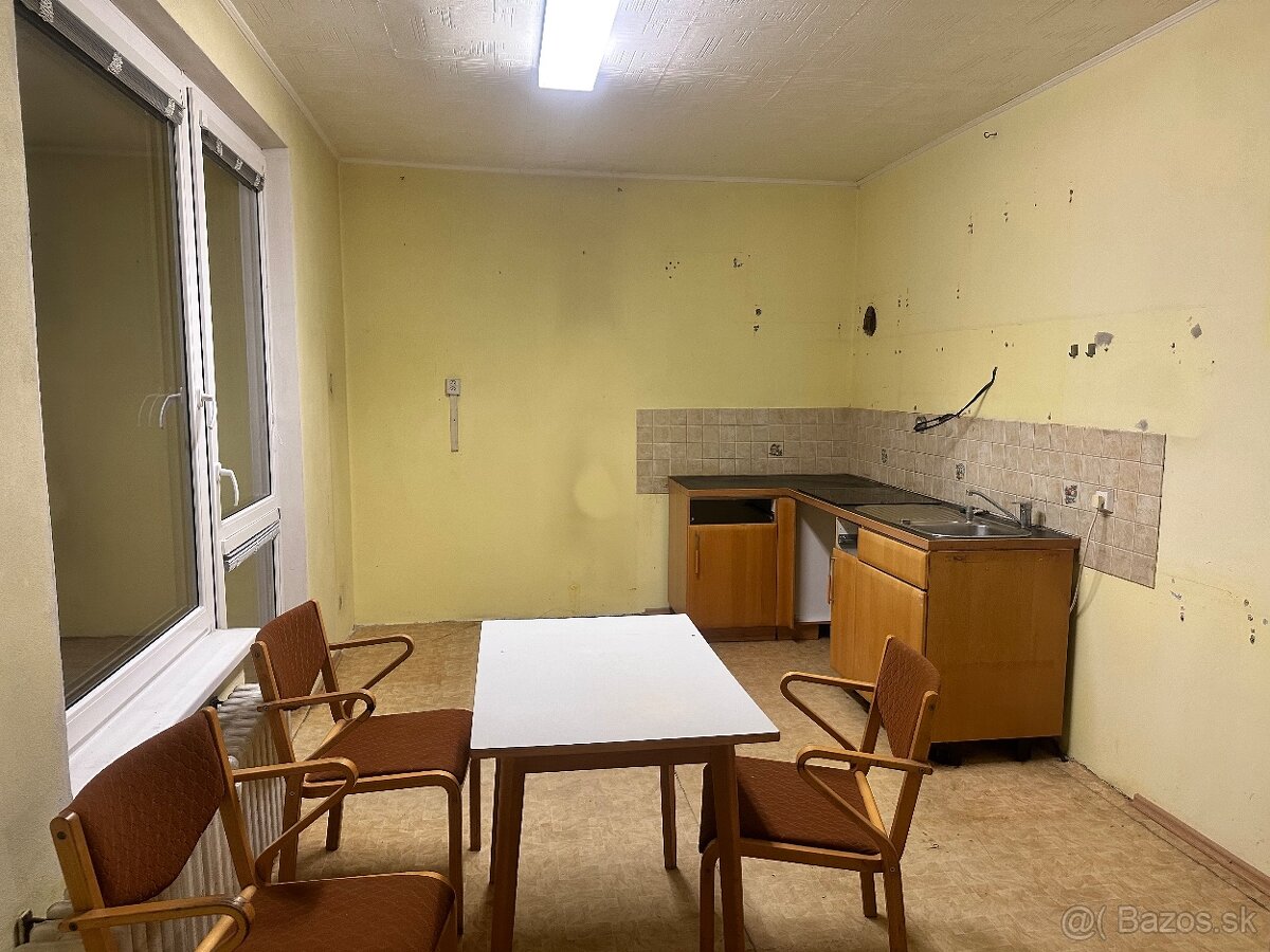 Veľkometrážny 3,5 izbový byt Trenčín - 14