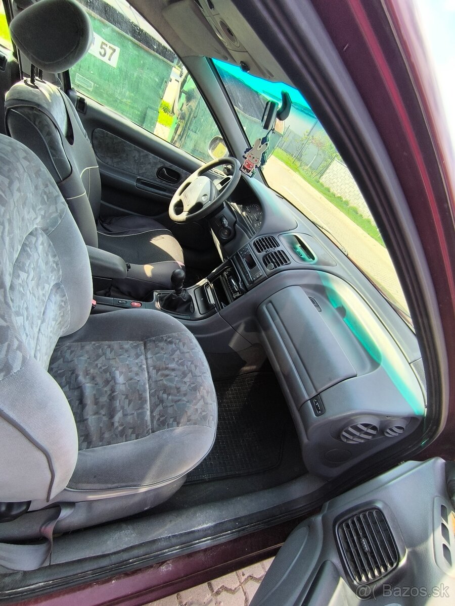 Renault Laguna 1.8 - 14