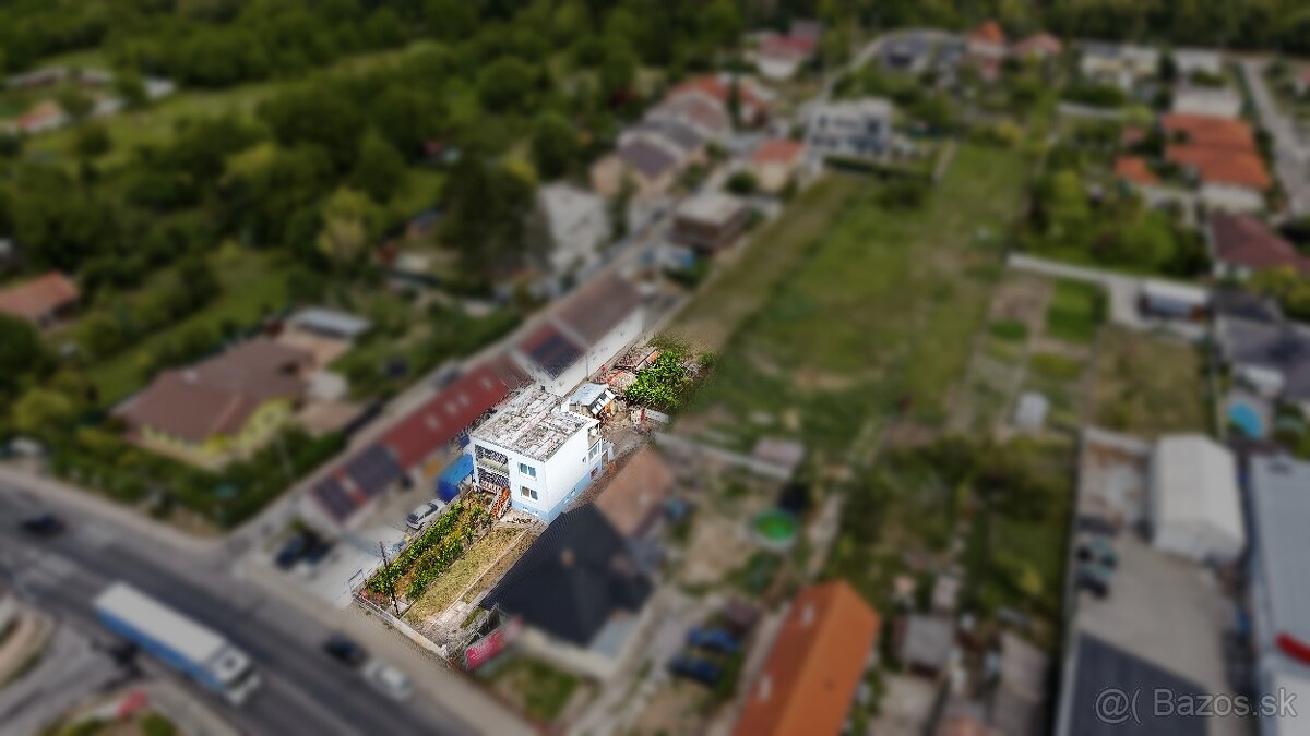 NA PREDAJ RODINNÝ DOM S MOŽNOSŤOU PRESTAVBY NA FIRMU - NITRA - 14