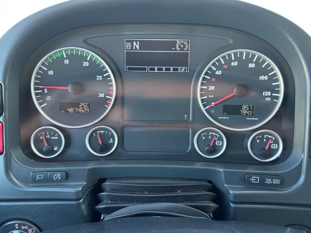 MAN TGM 18.290 se shrnovací plachtou a čelem - 14