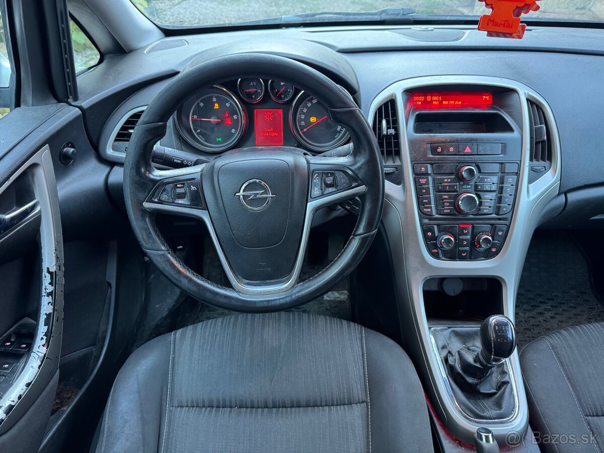 Opel Astra Caravan 1.7cdti 2012 PLNE POJAZDNÉ - 14