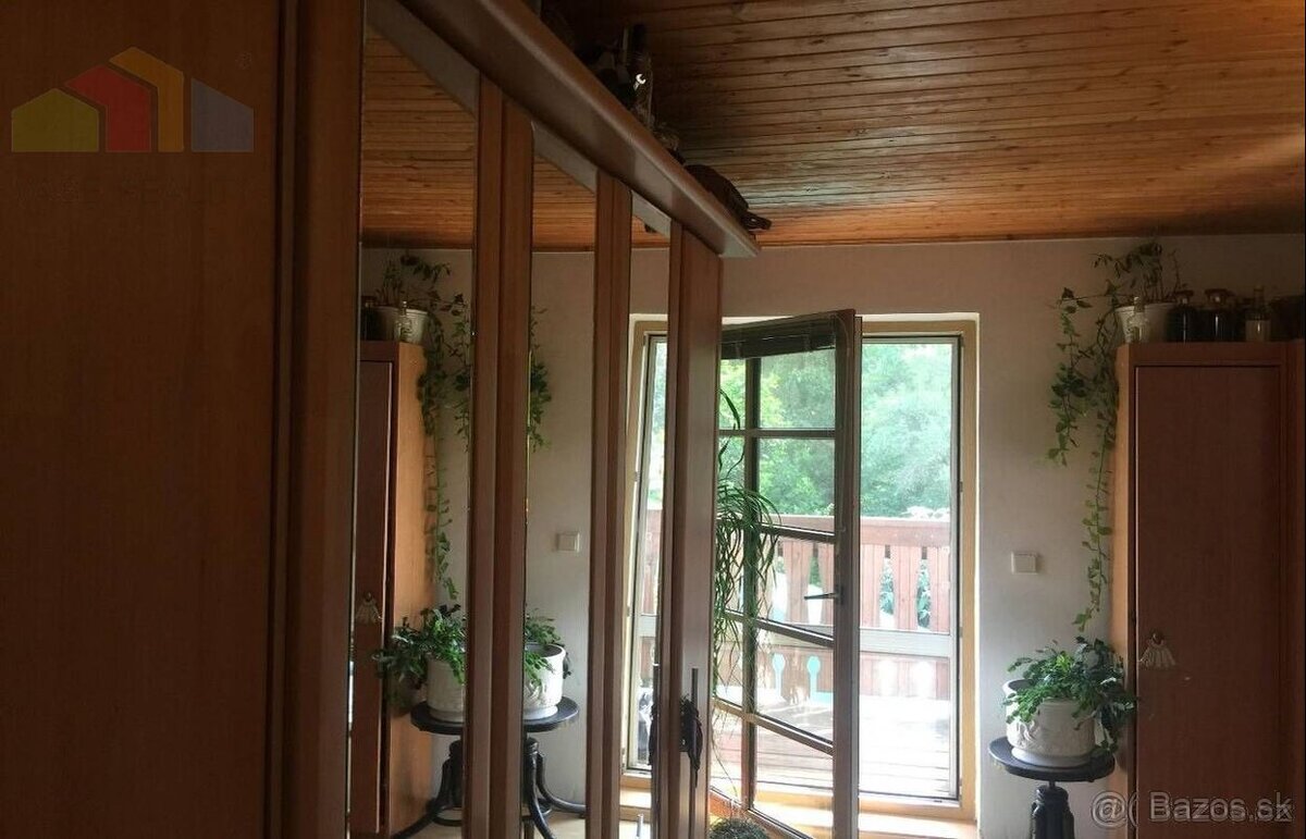 Rodinný dom 5+1 s dvojgarážou a pozemkom 2771 m², okres Doma - 14