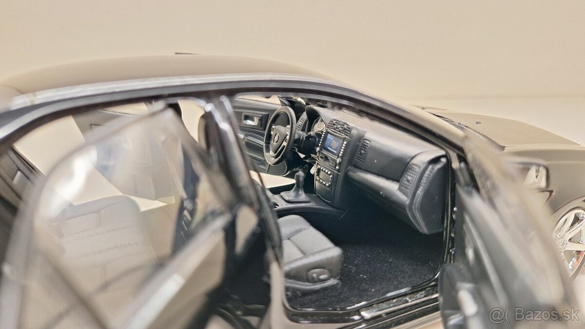 1:18 CADILLAC CTS-V - 14