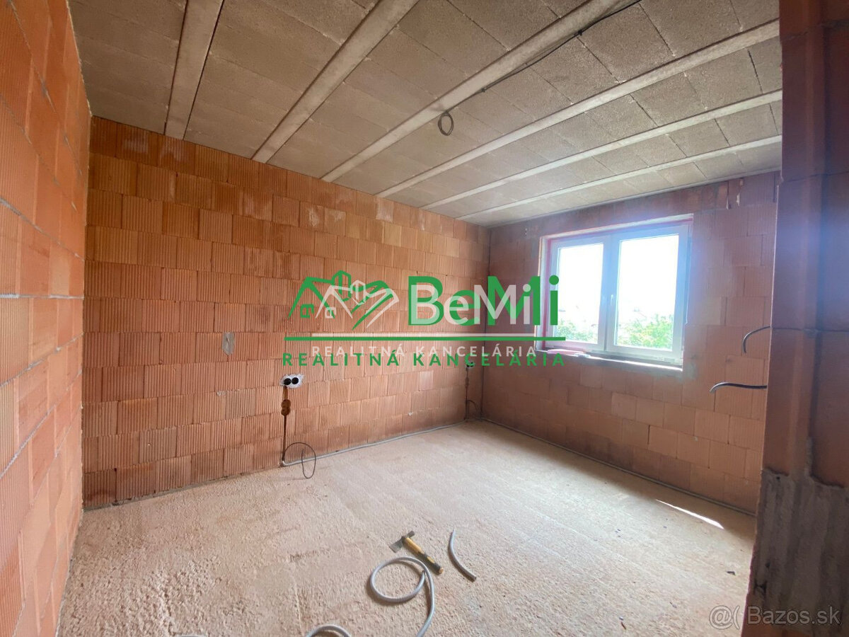 „ pod ZOBOROM“ Nitrianske Hrnčiarovce rodinný dom hrubá stav - 14