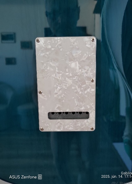 FENDER STRATOCASTER JAPAN - 14