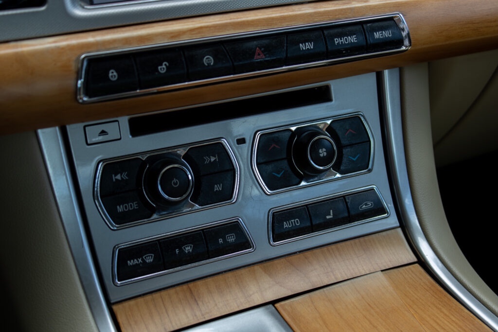 Jaguar XF 2.2D Premium Luxury - 14