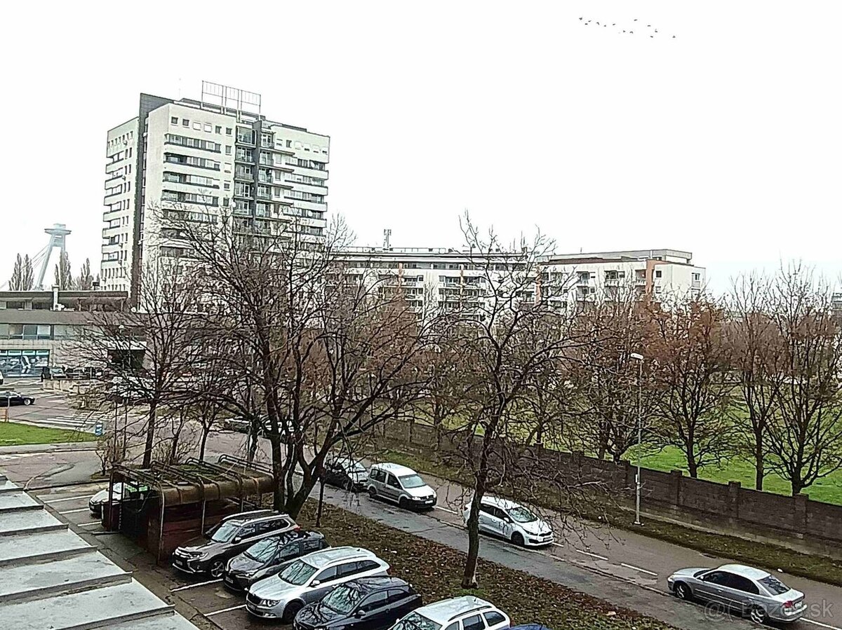 1-izbový byt vo vyhľadávanej lokalite, Nobelovo námestie, BA - 14