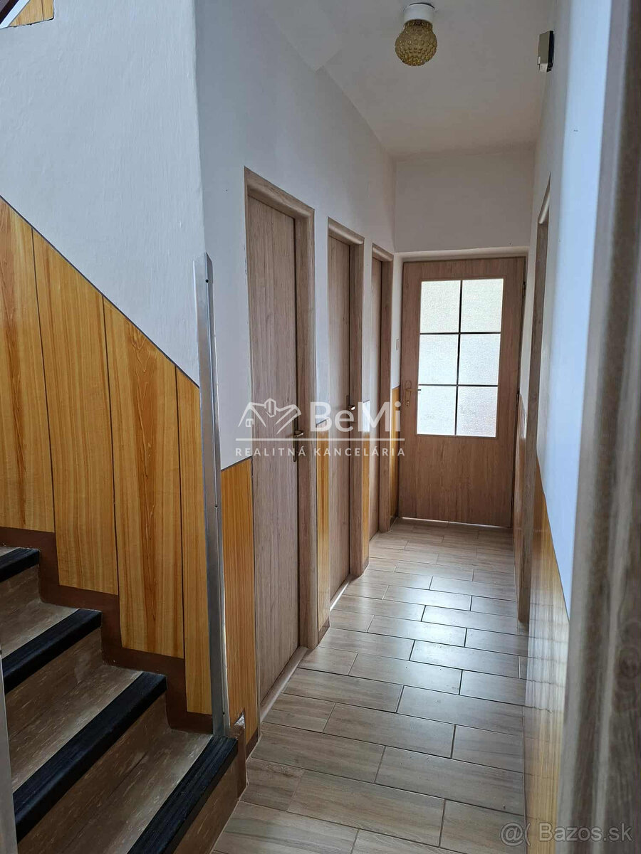 Rodinný dom s veľkou záhradou a garážou v tichej časti Choch - 14