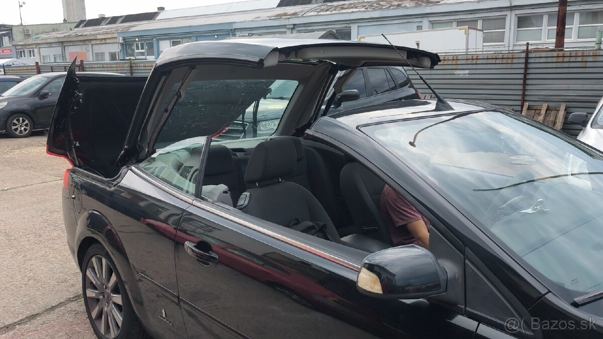 Rezervované.Ponúkam na predaj Ford Focus cc cabrio 2.0 - 14