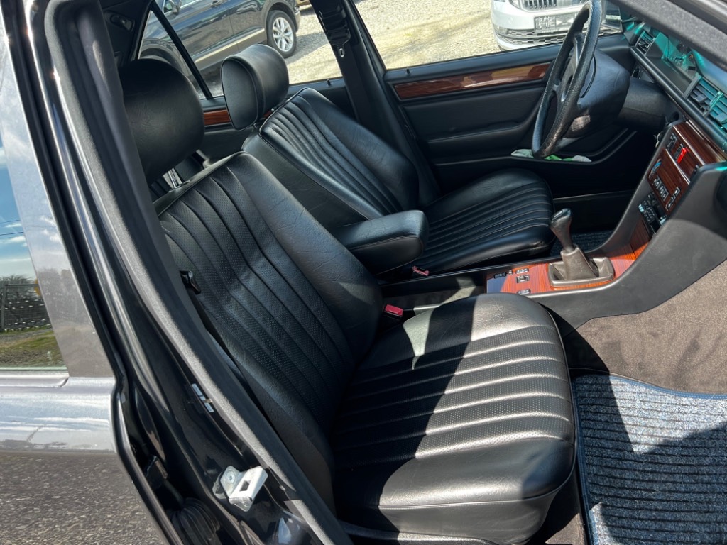 Mercedes-Benz 200 124E - 14