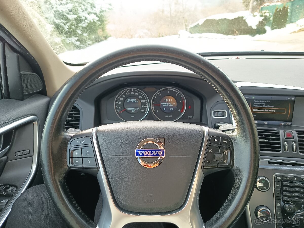 Volvo XC60 120kw Automat AWD (4X4) OCEAN RACE - 14