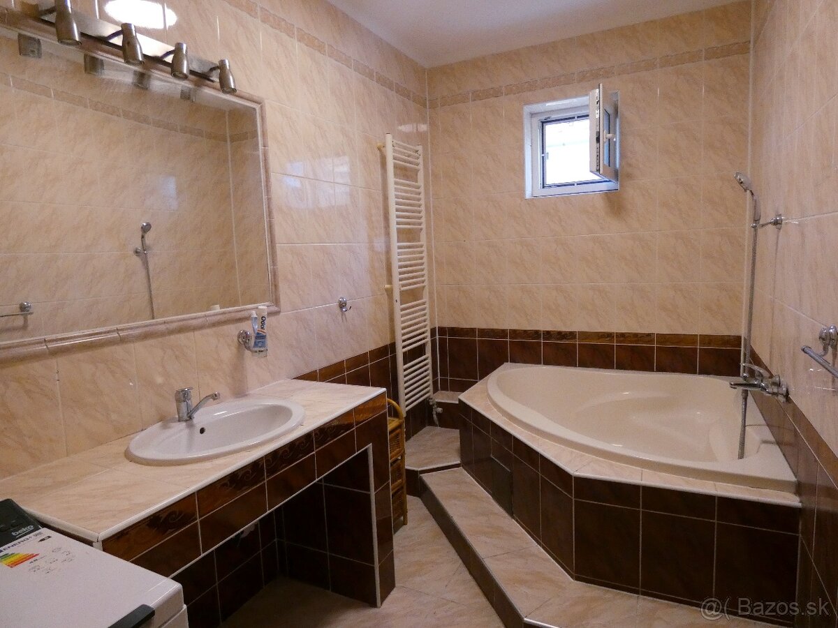 Rodinný dom vo Voderadoch - 14