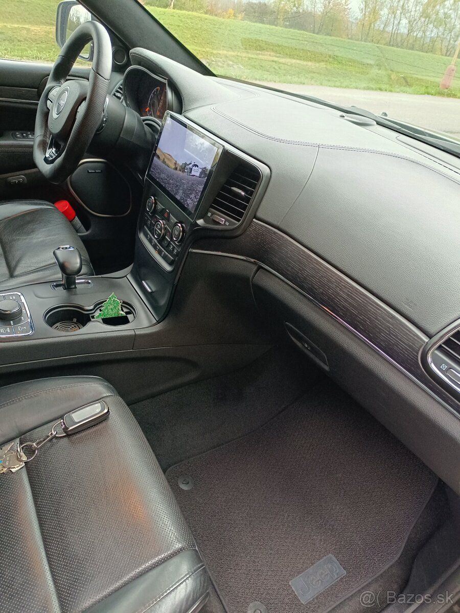 Jeep Grand Cherokee - 14