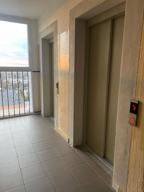 Novo zrekonštr. 2 izb. byt s loggiou, P.Horova - 14