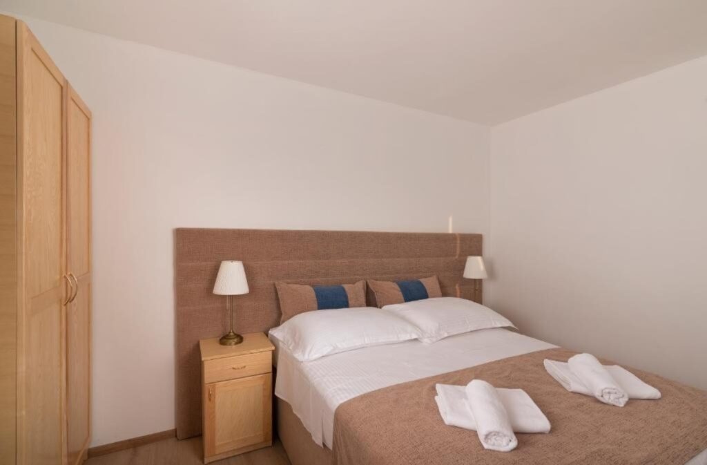 Chorvátsko-dom s veľkou záhradou, bazénom, saunou a vírivkou - 14