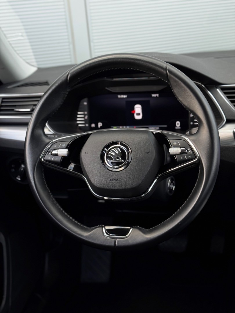 Škoda Superb 2.0 TDI SCR Ambition DSG - 14