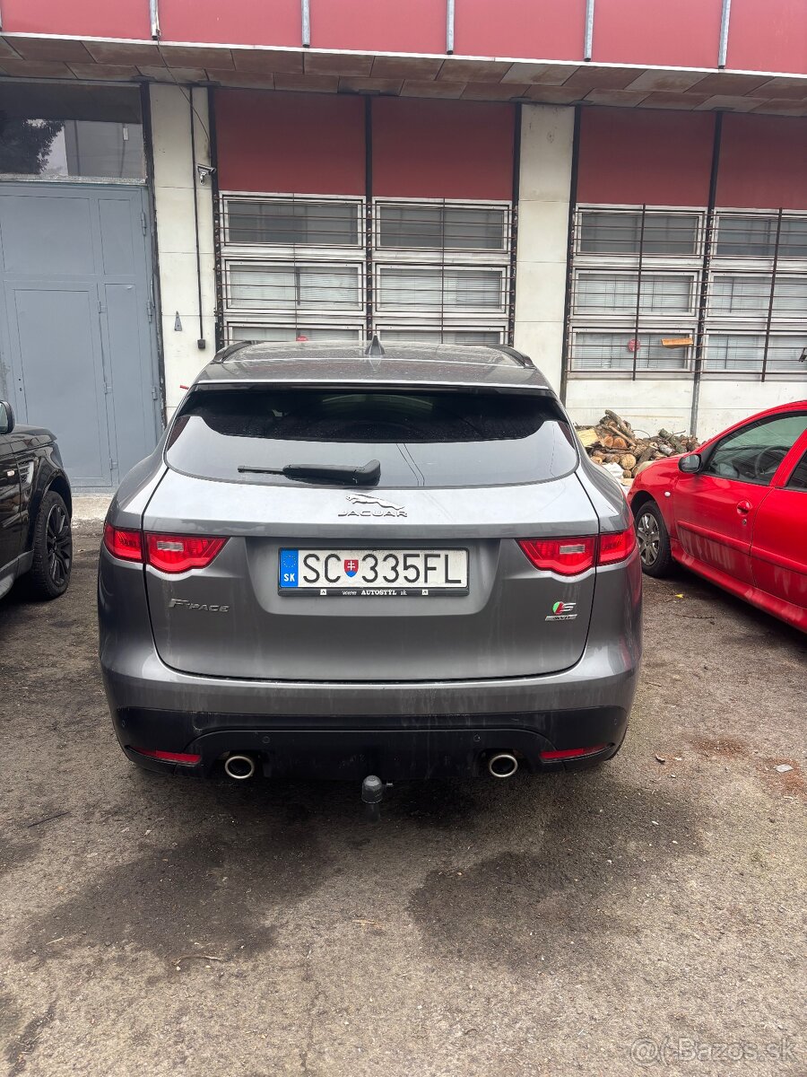 Jaguár F-Pace 3.0 TDV6 - 14