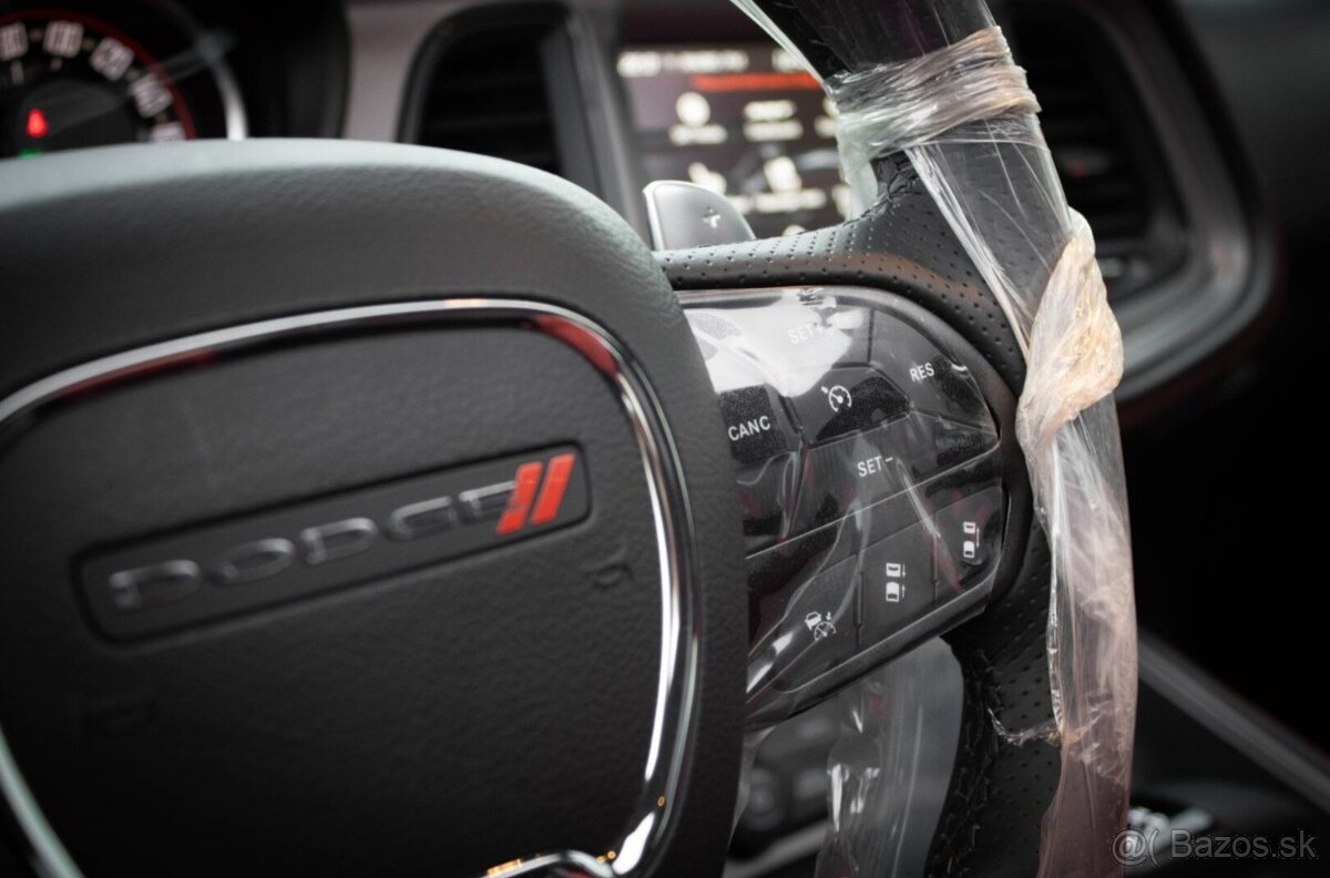 NOVÝ Dodge Challenger SRT 6.4 HEMI - 14