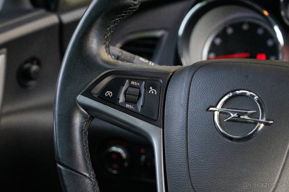 Opel Astra 1.4T 103kw M6, SR - 1.majitel - 14