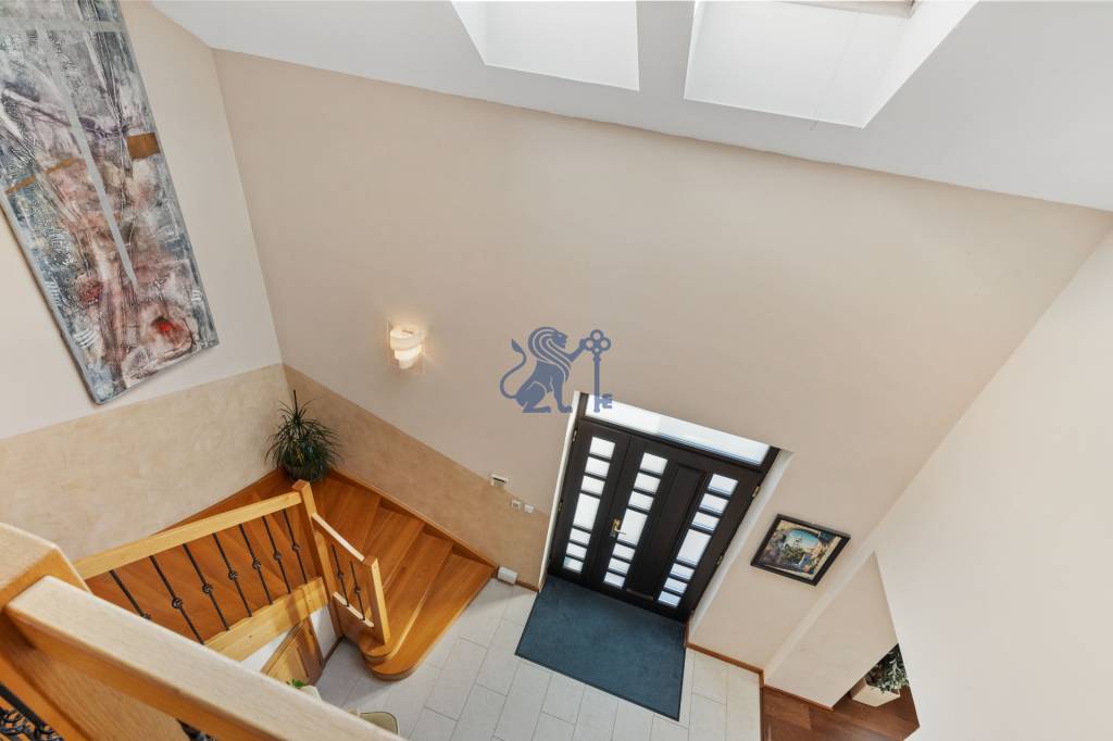 ZNÍŽENÁ CENA 6- izb. RD s bazénom v blízkosti centra BA - 14