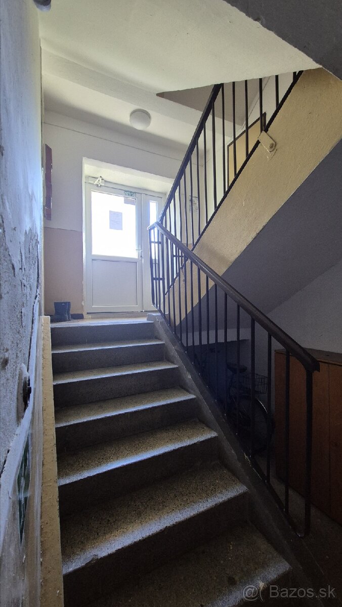 Na predaj 2 izbový byt v Ladcoch - 14