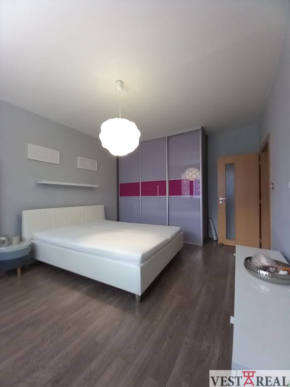 Rezervované: 3 izbový byt s balkónom Trnava- Nerudova - 14